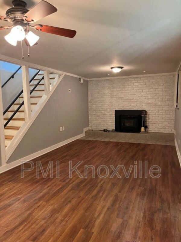 Building Photo - 612 W Meadecrest Dr
