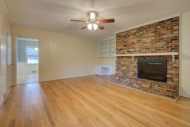 Building Photo - COMING SOON! 3 Beds| 2 Baths Updated Ranch...