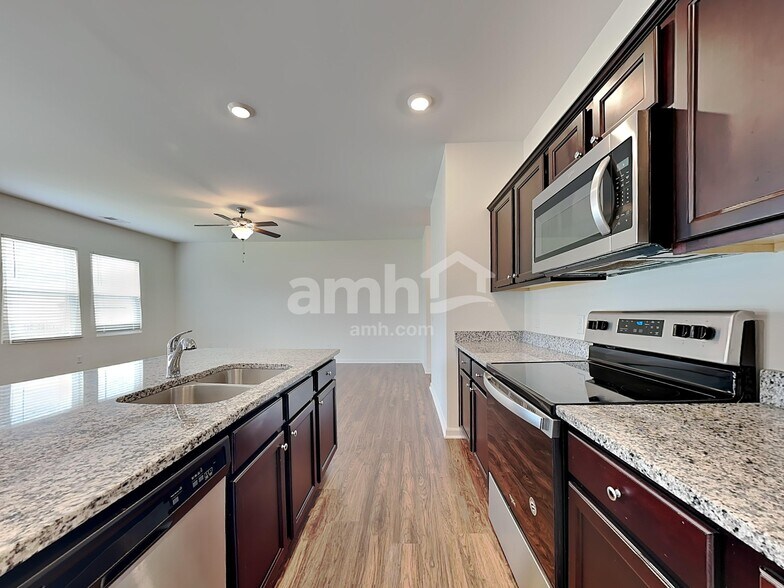 Building Photo - 122 Orion Way