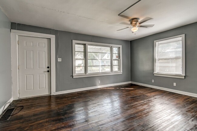 Building Photo - 759 E Lawrence St