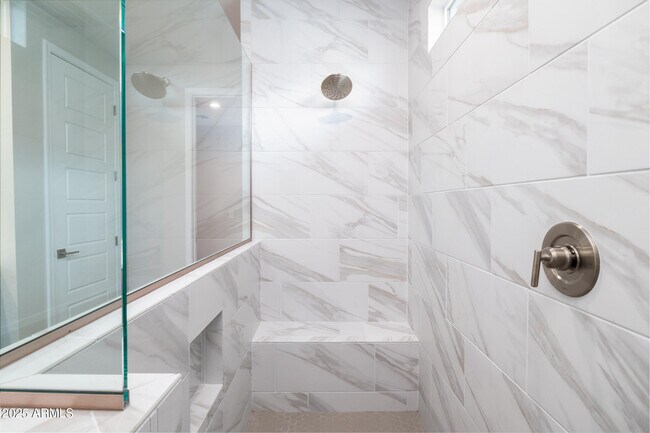 Building Photo - 5128 E Coolbrook Ave