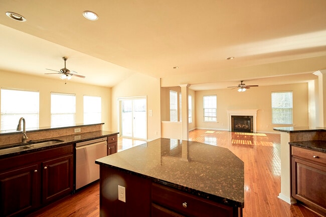 Building Photo - 12300 Rotunda Ln, Chesterfield, VA 23836
