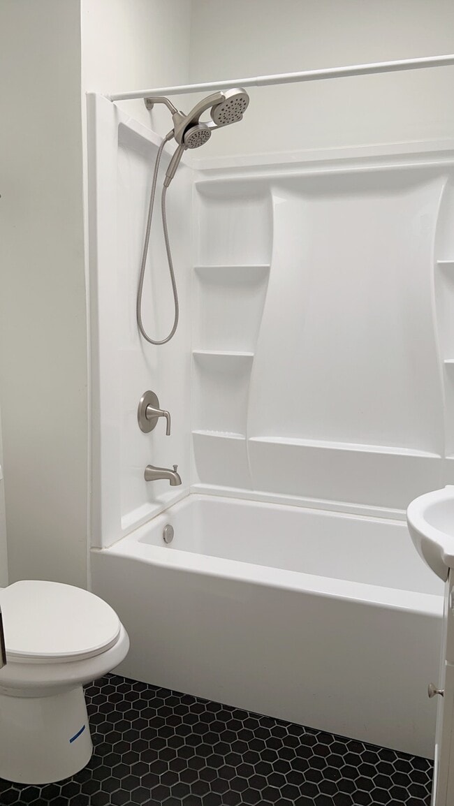 Building Photo - 2307 Windsor Ave