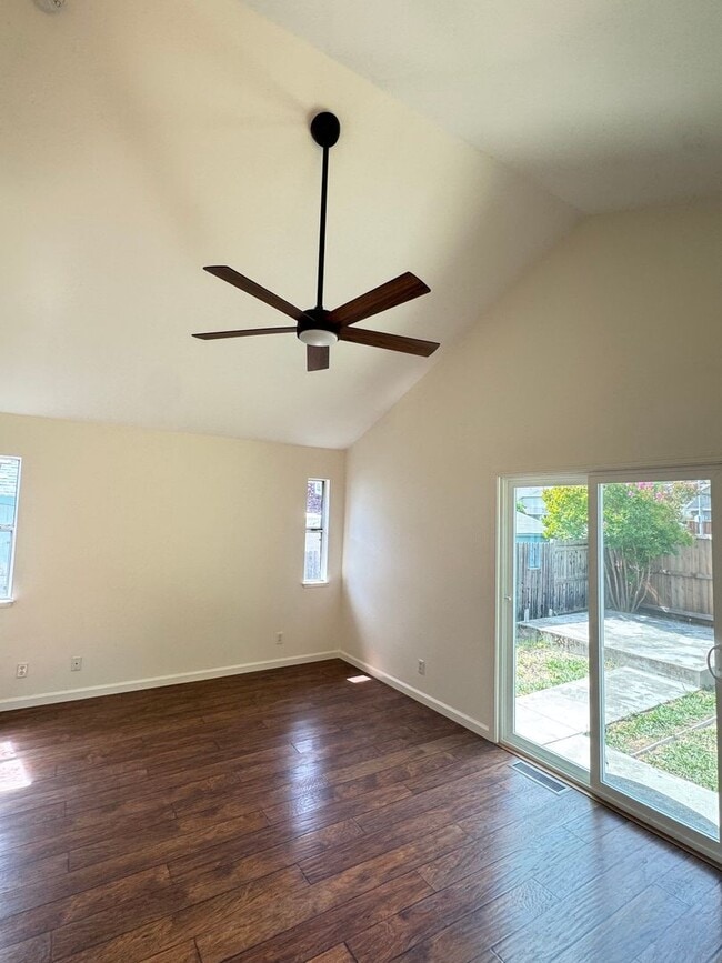Building Photo - Beautifully Remodeled 3-Bedroom, 2-Bathroom home waiting for you !