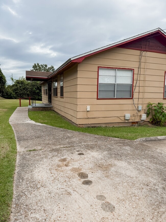 Building Photo - 1021 Griffin St