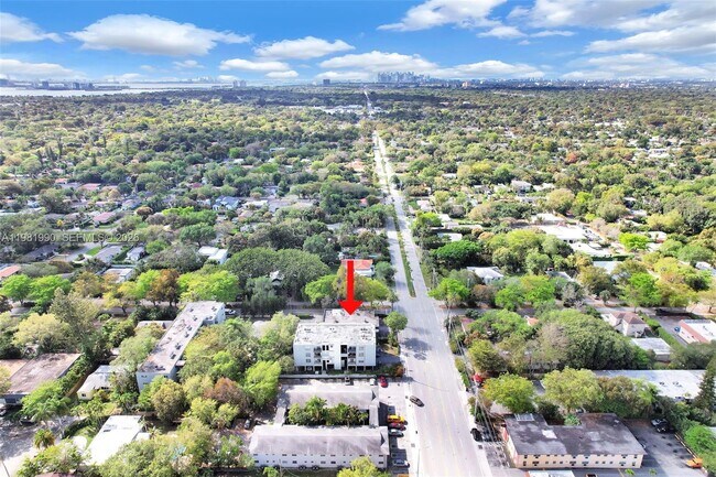 Building Photo - 12101 NE 6th Ave