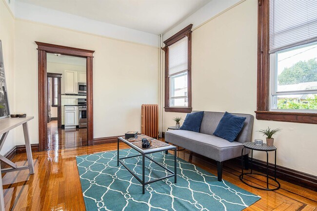 Building Photo - 6415 Bergenwood Ave