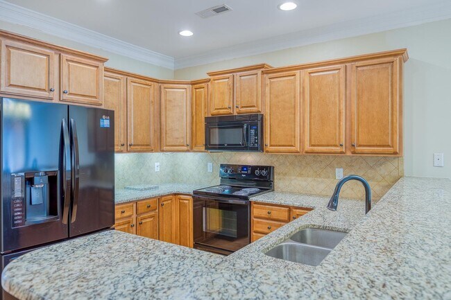 Building Photo - 3 Bedroom, 3 Bathroom Winston Salem Townhome