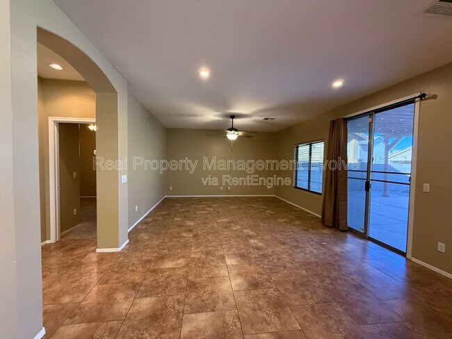 Building Photo - 8014 W Pima St