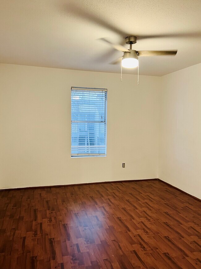 Building Photo - 7200 Clarewood Dr