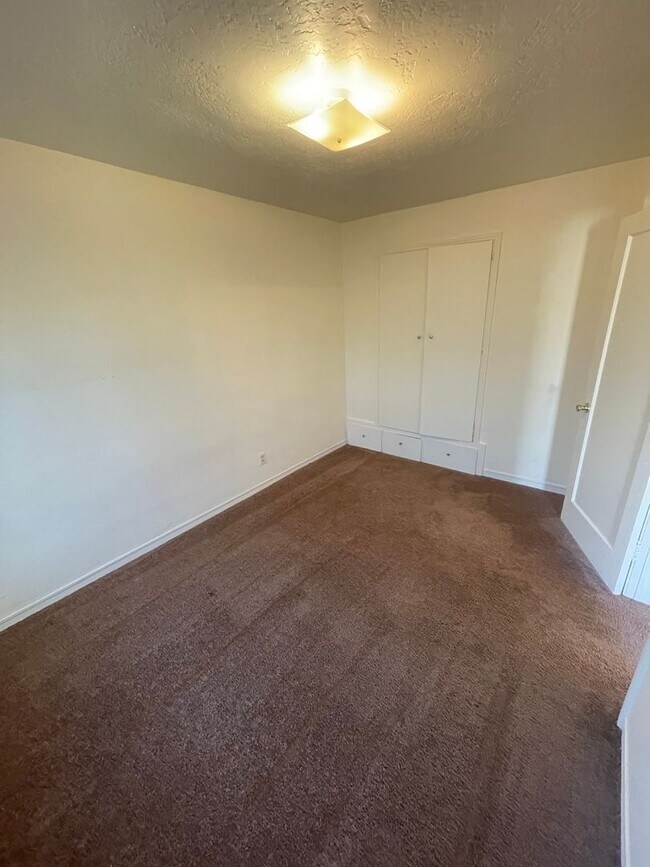 Building Photo - 530 Grove St