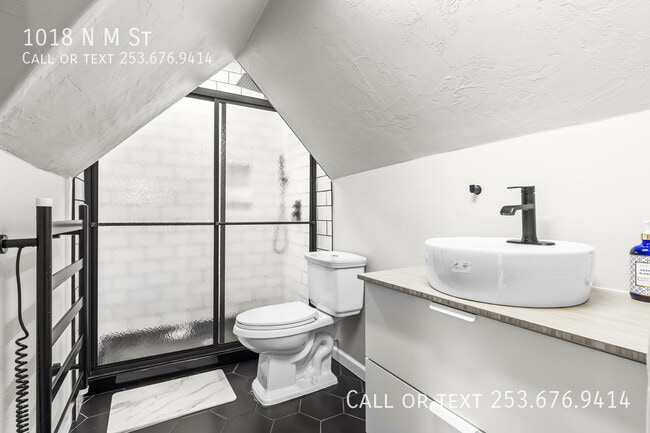 Building Photo - 1018 N M St