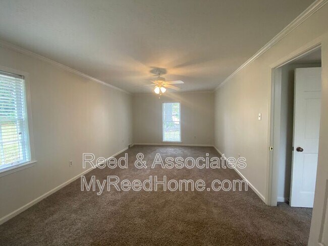 Building Photo - 8403 Pine Valley Ln
