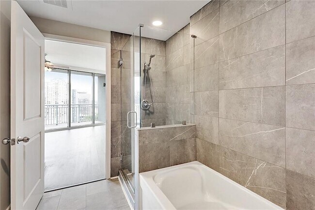 Building Photo - 3338 Peachtree Rd NE