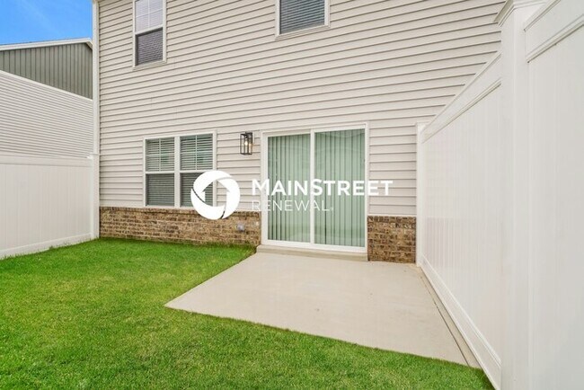 Building Photo - 3 Bedroom Pet-Friendly Home in Jeffersonville, IN with Main Street Renewal