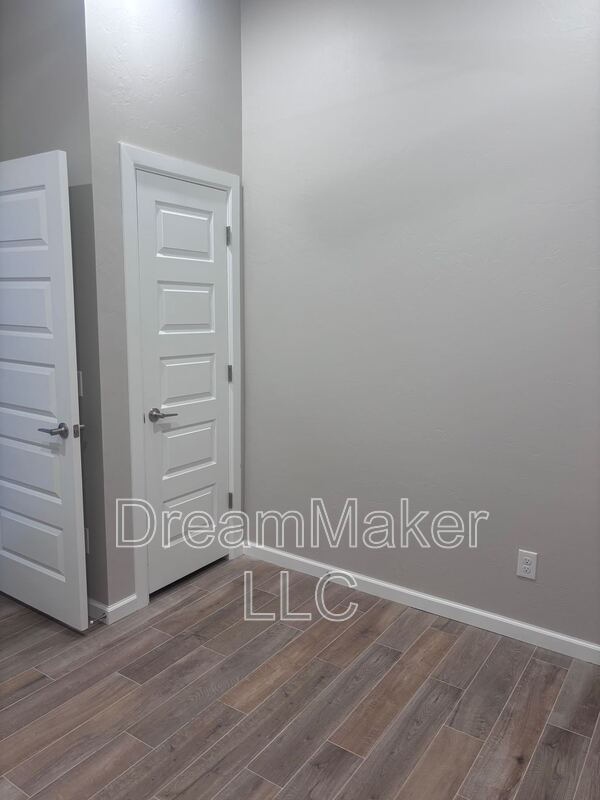 Building Photo - 3010 Hollow Crest Ln