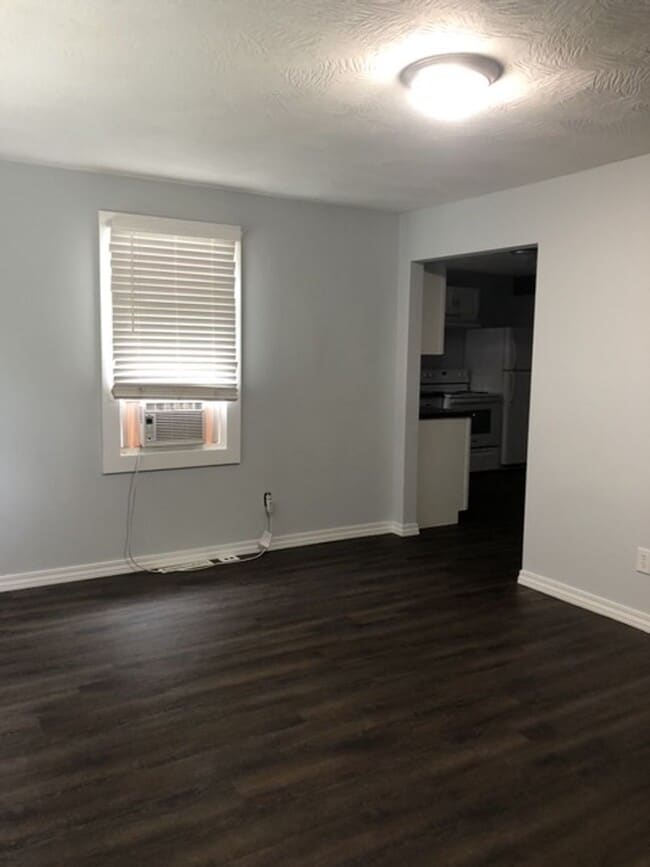 Building Photo - 4 Bed 1 Bath home for rent