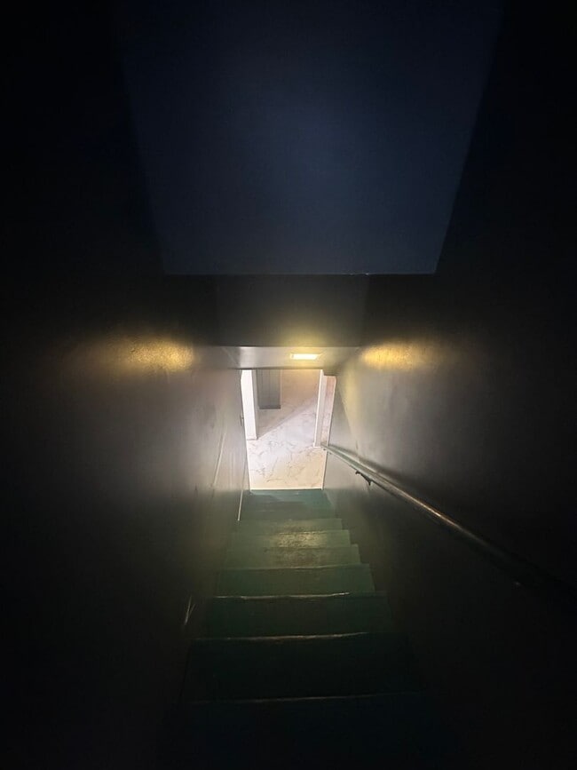 Building Photo - 3 bed, 2 full bath House in 40218 - $2,200/month