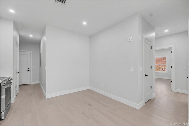 Building Photo - 10 Market St