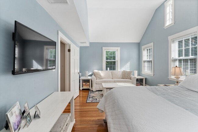 Building Photo - 205 Sohier St