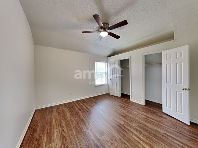 Building Photo - 962 Wisperwood Dr