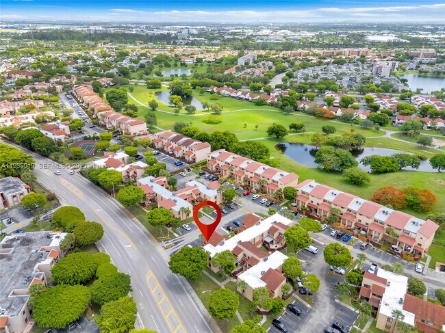 Building Photo - 341 W Park Dr