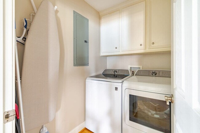 Building Photo - 814 Helen Blvd