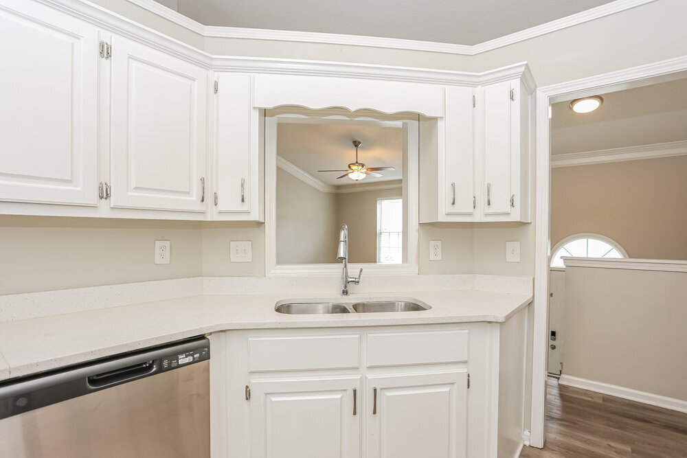 Building Photo - 215 Ashland Manor Dr