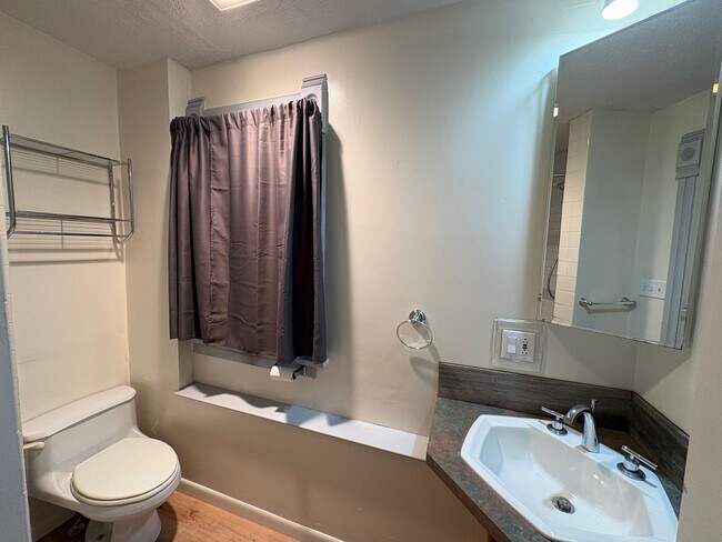 Building Photo - 4 bedroom 2 bathroom Historic Home Downtown Manhattan KS