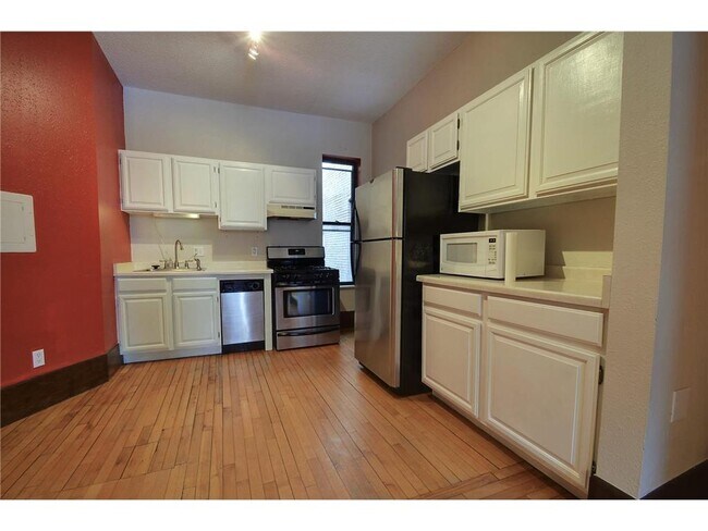 Building Photo - 605 S 9th St