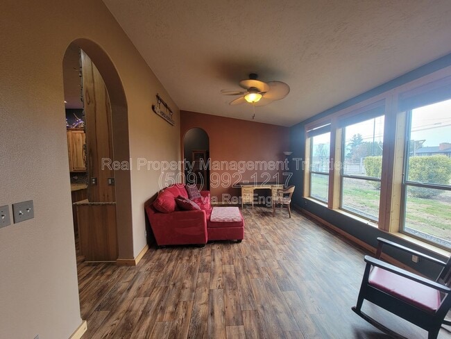 Building Photo - 52203 WA-225