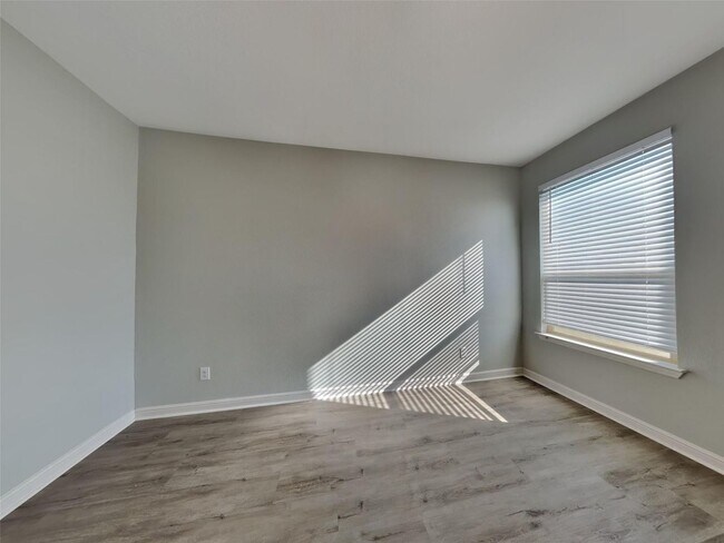 Building Photo - 5BR/4BA | Updated Single Family Home | 2-Car Garage | Gated backyard