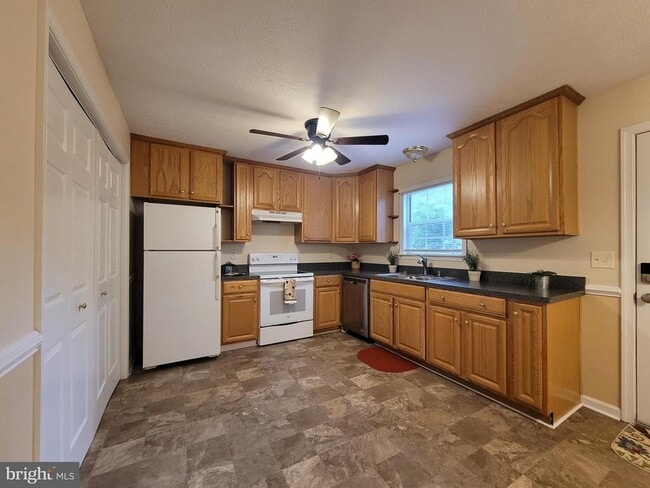 Building Photo - 113 Warren Cir