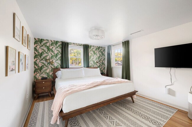 Building Photo - 1790 Wilshire Dr