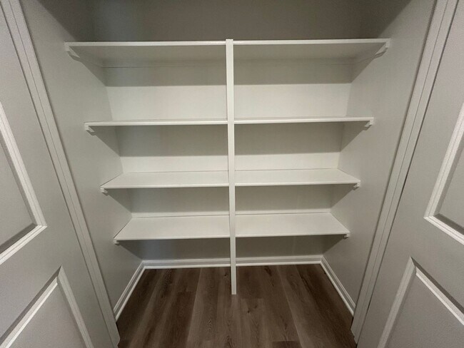 Building Photo - 650-652 Fall Meadow