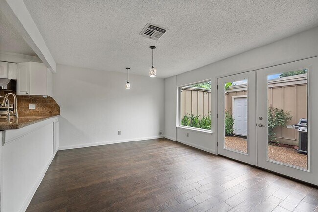 Building Photo - 2387 Crescent Park Dr