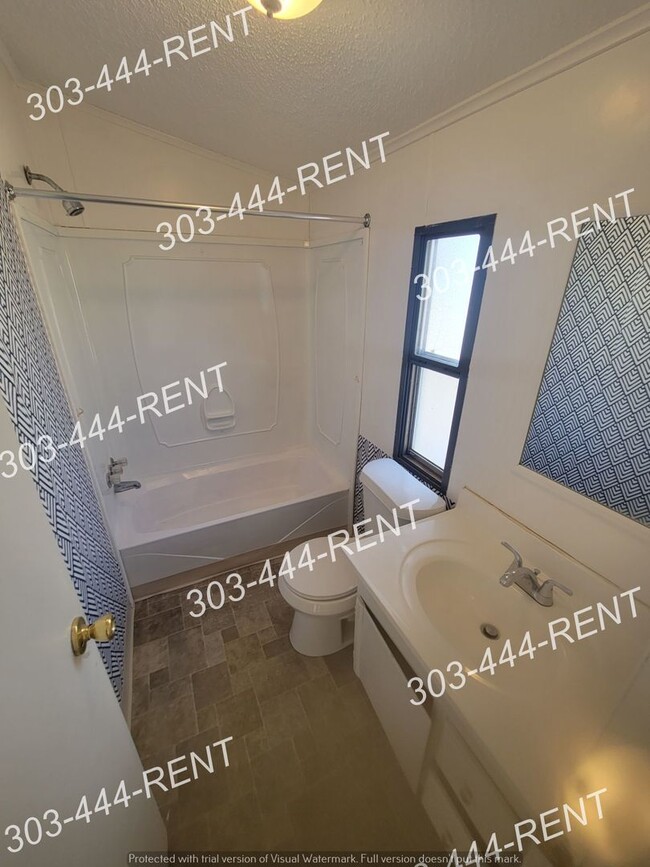 Building Photo - 3 Bedroom 2 Bath Mobile Home!