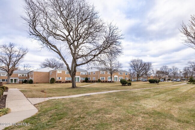 Building Photo - 187 Evergreen Rd