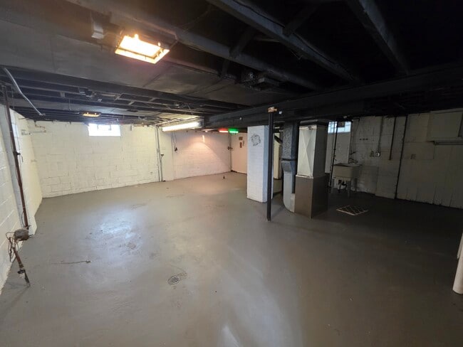 Building Photo - 18084 Goddard St