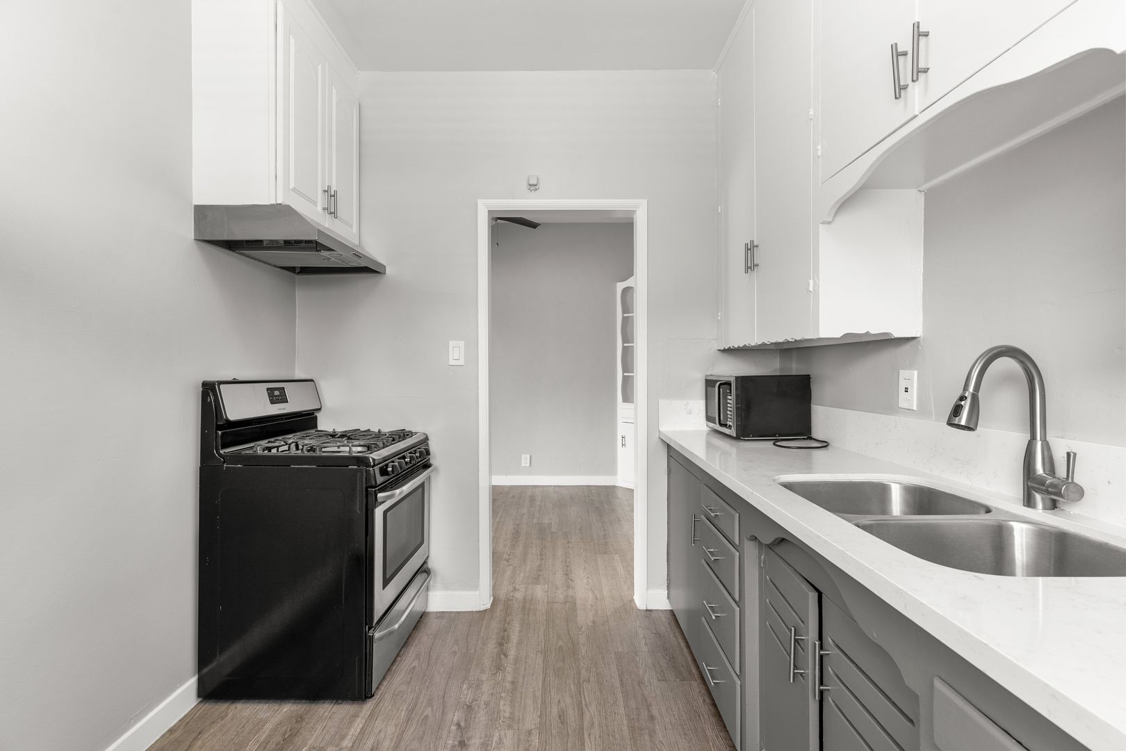 Building Photo - 2010 Pine Ave