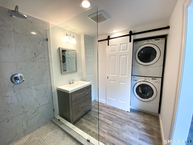 Building Photo - 165 Drum Hill Rd