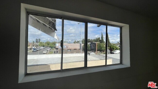 Building Photo - 4815 Normandie Ave
