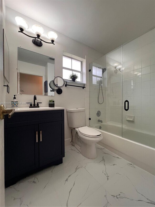 Building Photo - 16410 Sapphire Bend