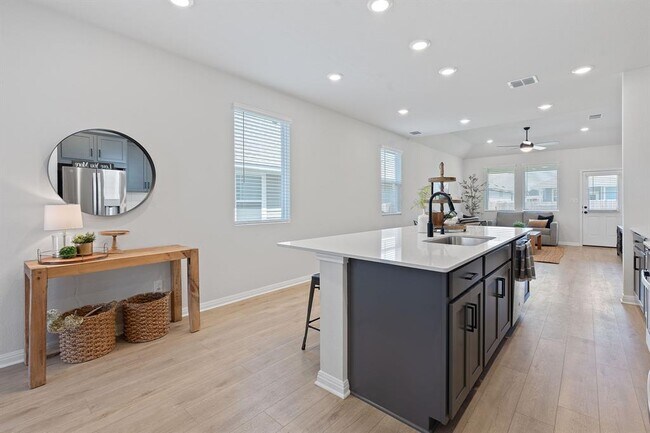 Building Photo - 179 Kings Cyn Dr