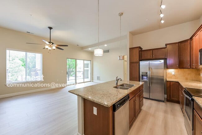 Building Photo - 305 Inverness Way S