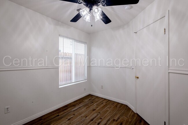 Building Photo - 3 Bedroom/2 Bath Home in San Lauren - $2150 per month!