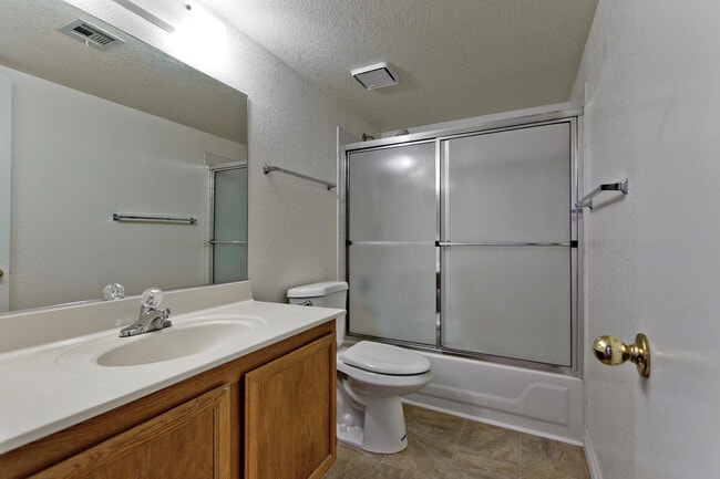 Building Photo - 1ST FLOOR CONDO CLOSE TO SUMMERLIN