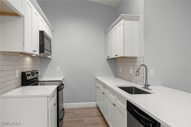 Building Photo - 1518 SW Courtyards Ln
