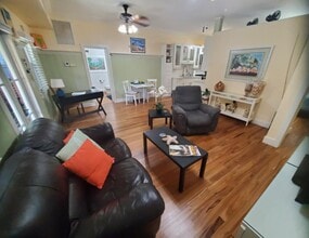 Building Photo - 226 NE 1st Ave