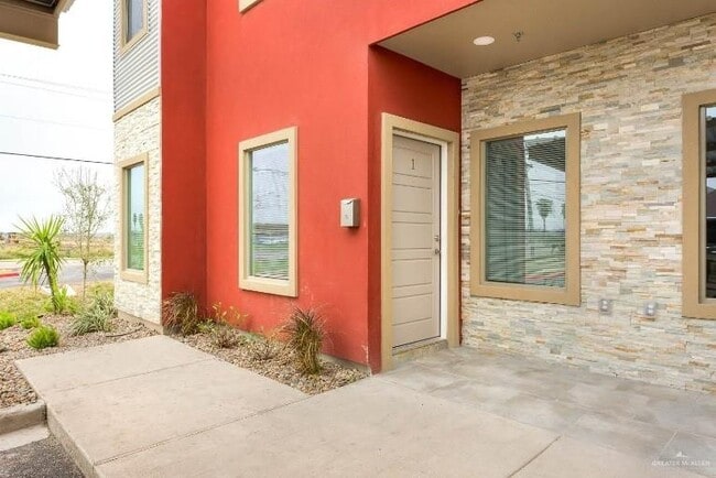 Building Photo - 14 Sprague St W